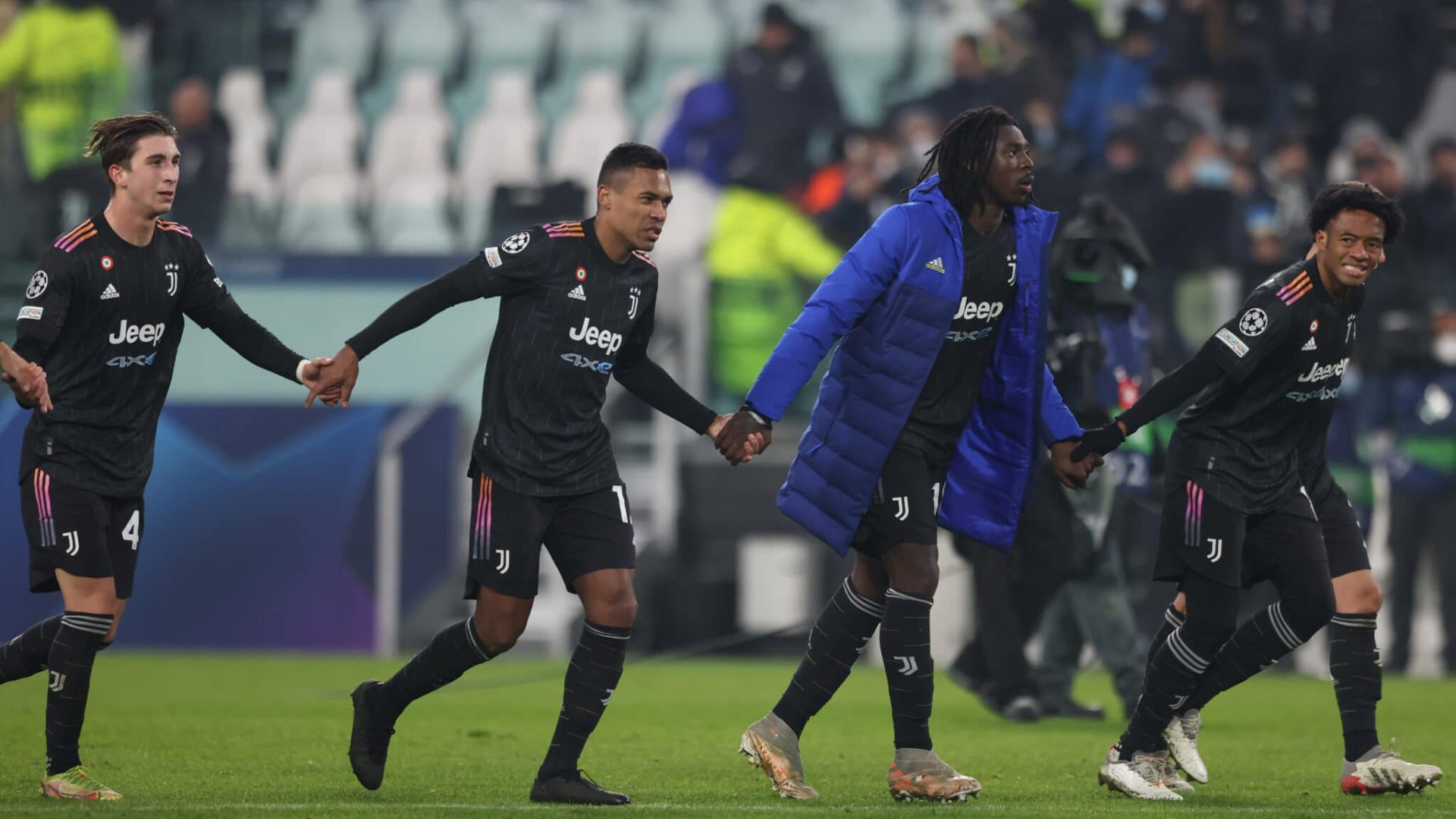 TURIN, ITALY - DECEMBER 08: Moise Kean of Juventus celebrates in front of the fans with team mates Fabio Miretti, Alex Sandro and Juan Cuadrado following the final whistle of the UEFA Champions League group H match between Juventus and Malmo FF at Juventus Stadium on December 08, 2021 in Turin, Italy. (Photo by Jonathan Moscrop/Getty Images)