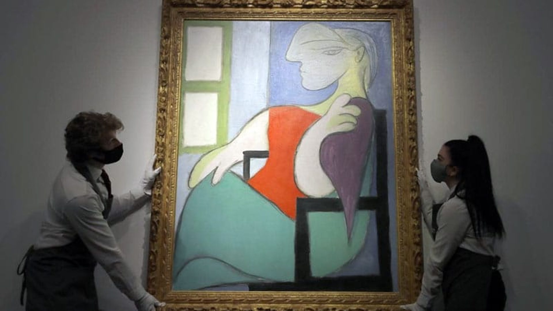 Picasso | Donna seduta vicino a una finestra