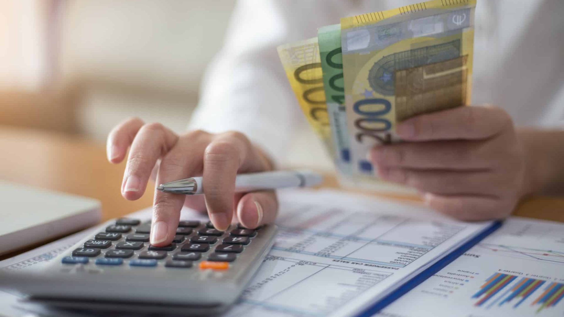Business woman thinking account,accounting